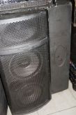 caixa de som, com 2 alto falantes de 12 KWOversound + 1 driver de titanium snake. custo 1200,00 cada