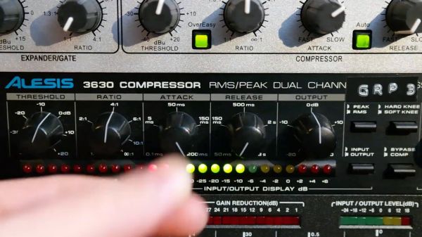 Compressor/Gate Alesis 3630 R$350,00
