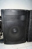 caixa de som, com 1 alto falante de 12 KWOversound + 1 driver de titanium snake SD375